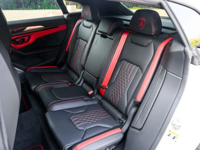 Used 2025  Lamborghini SE image 47