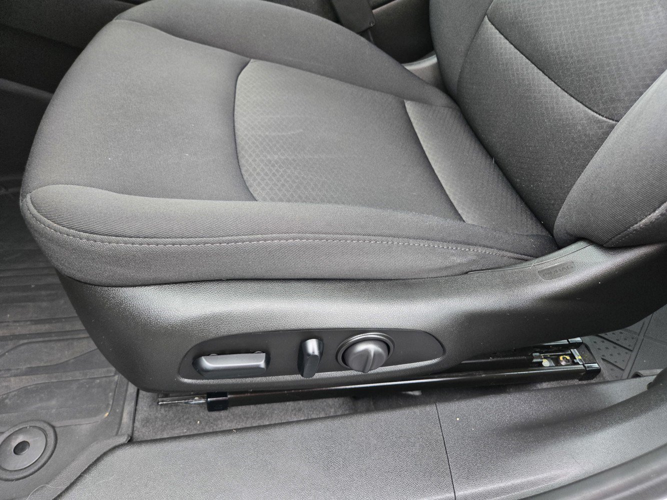 Used 2021 SUMMIT WHITE Chevrolet LT image 25