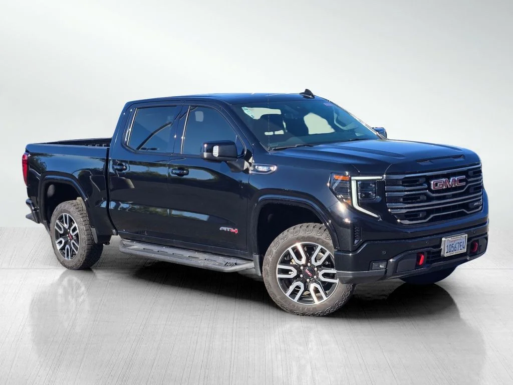 Used 2025 Onyx Black GMC AT4 image 1