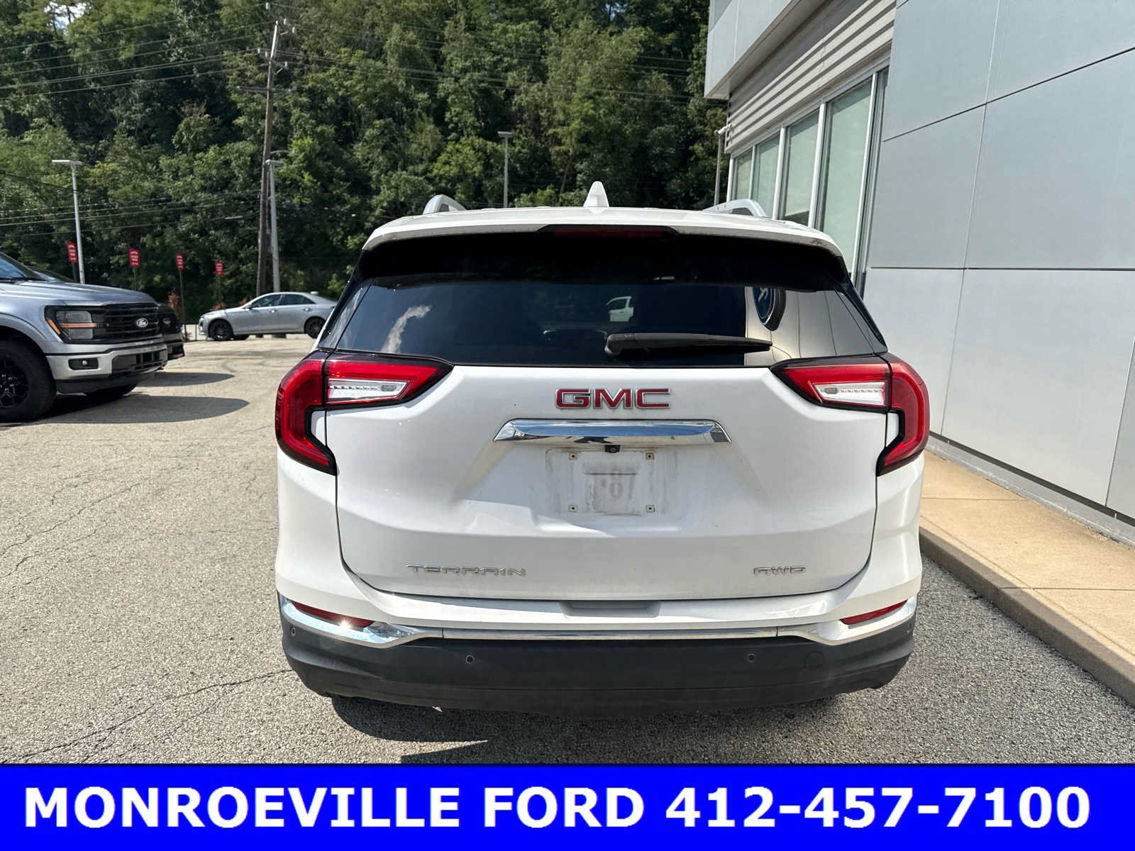 Used 2023 White Frost Tricoat GMC SLT image 13
