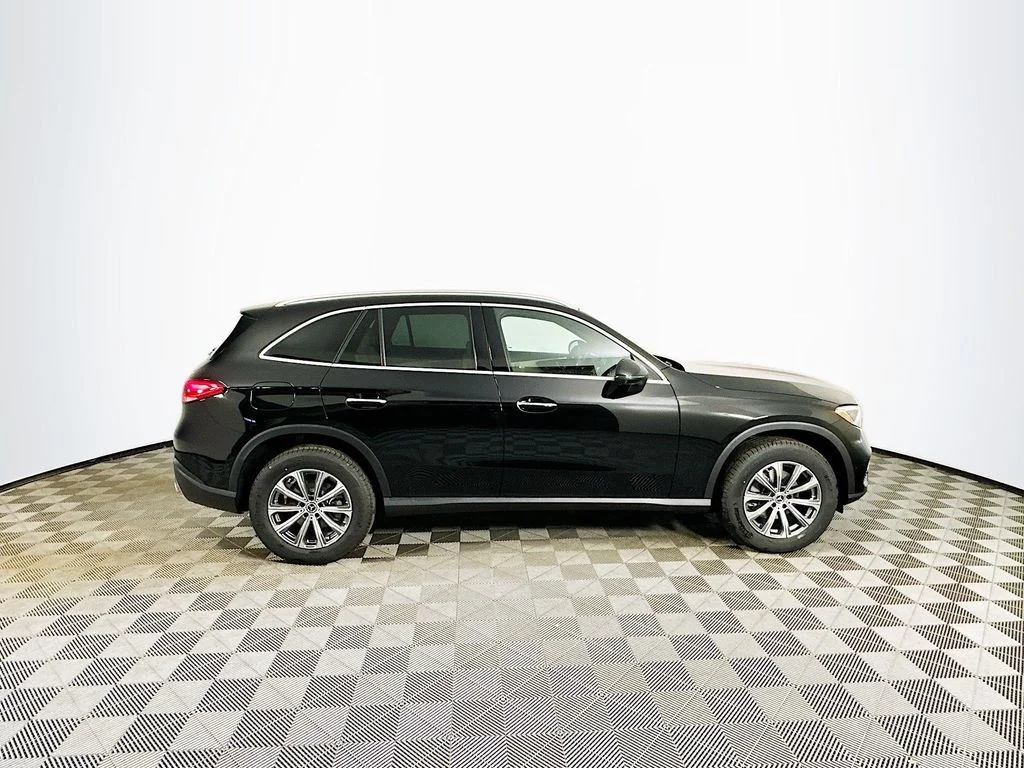 Used 2026 Black Mercedes-Benz GLC 300 image 7