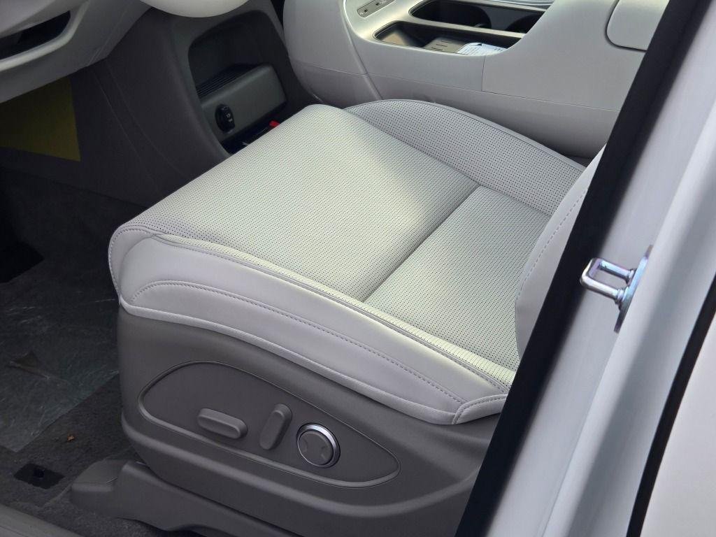 New 2026 White Hyundai SEL AWD image 26