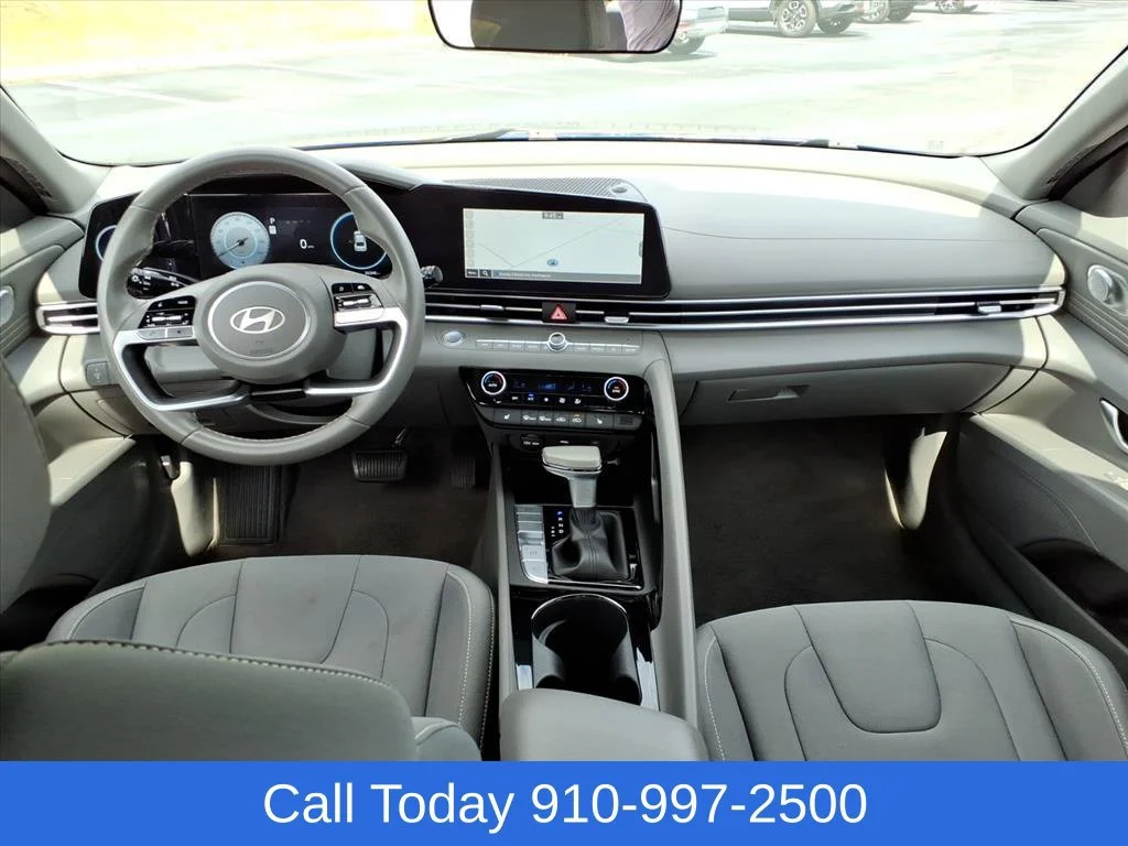 Used 2025 Blue Hyundai SEL Convenience image 25