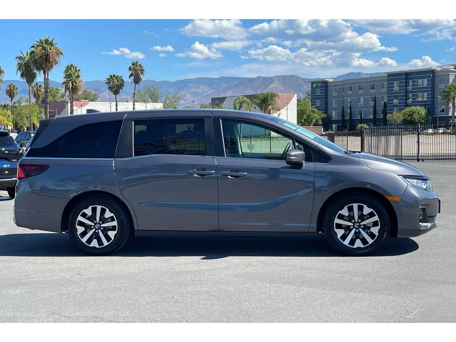 Used 2026 Modern Steel Metallic Honda EX-L image 7