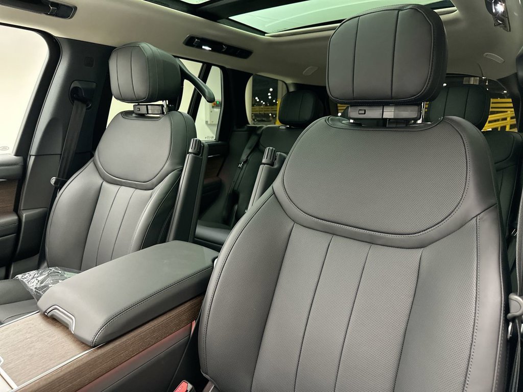 New 2027 Fuji White Land Rover SE image 10