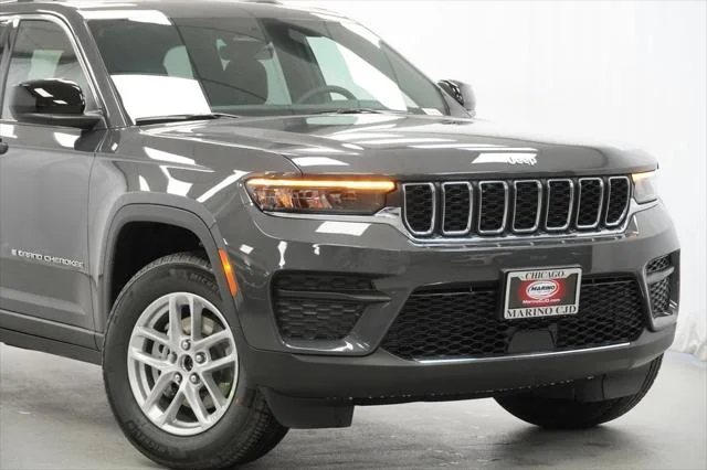New 2026 Baltic Gray Metallic Clear-Coat Exterior Paint Jeep Laredo X image 3