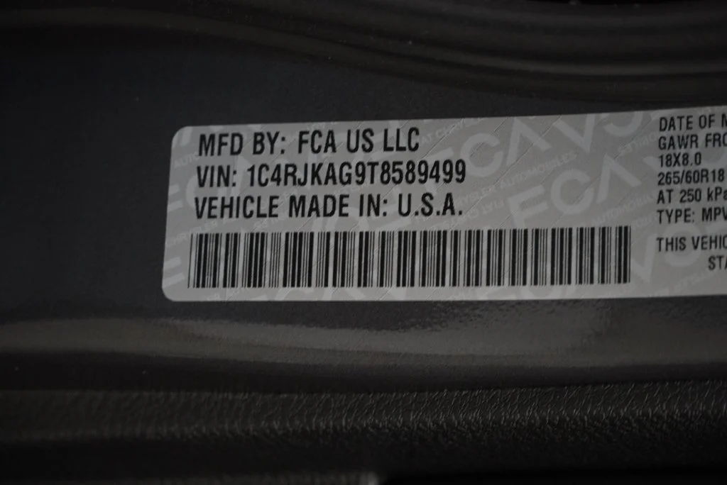New 2026 Baltic Gray Metallic Clear-Coat Exterior Paint Jeep Laredo X image 42
