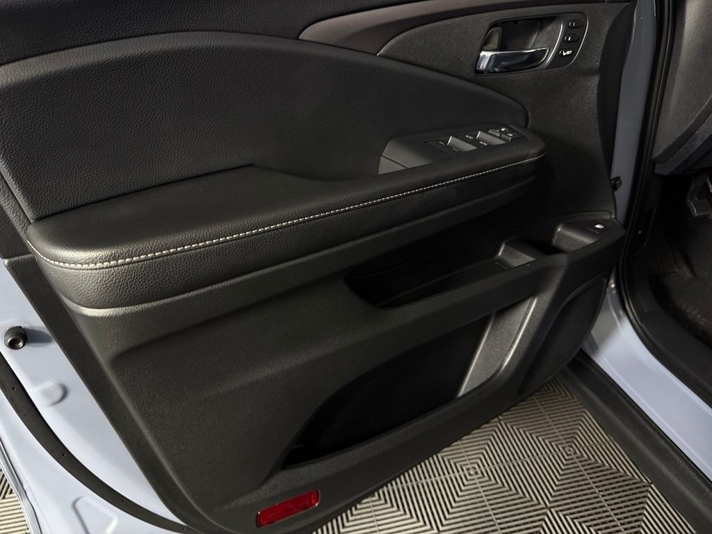 Used 2025 Gray Honda RTL image 23