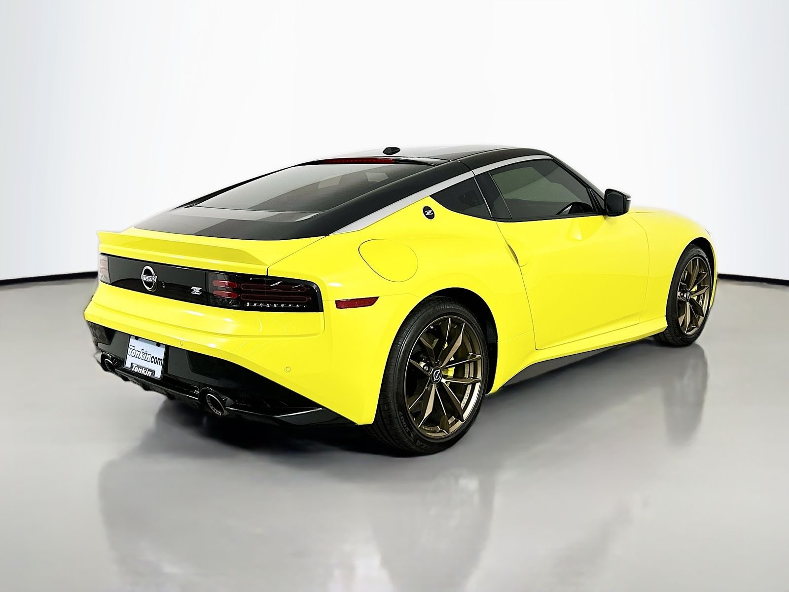 Used 2023 Yellow Pearl Nissan Proto Spec image 7