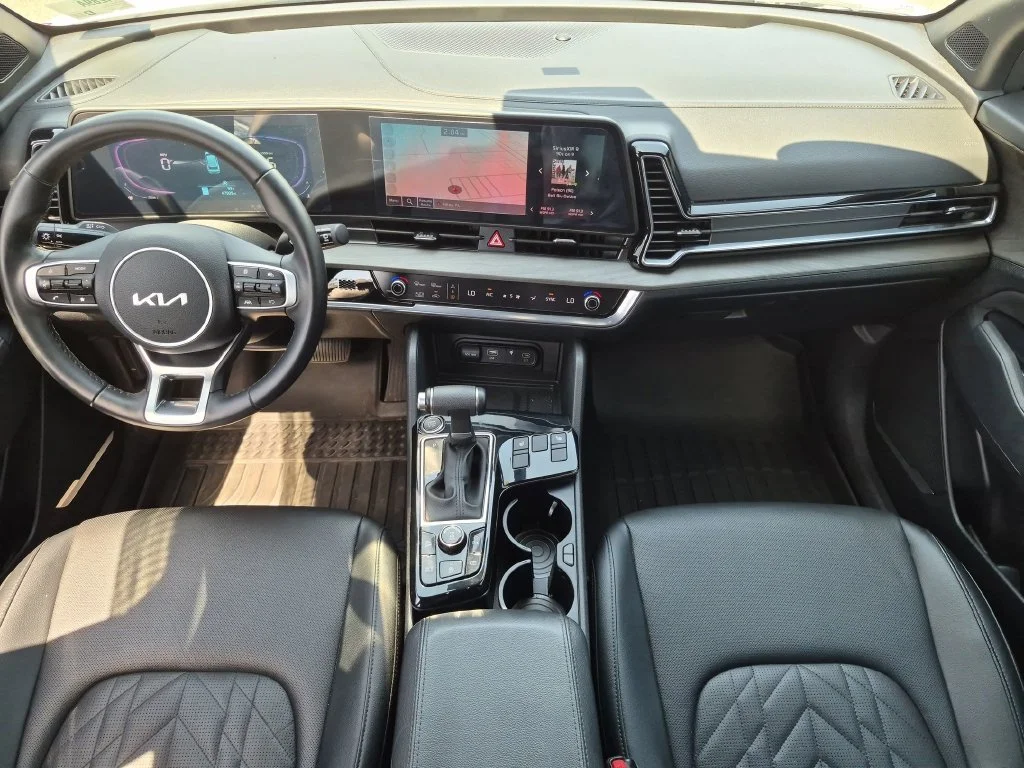 Used 2025 White Kia X-Line image 31