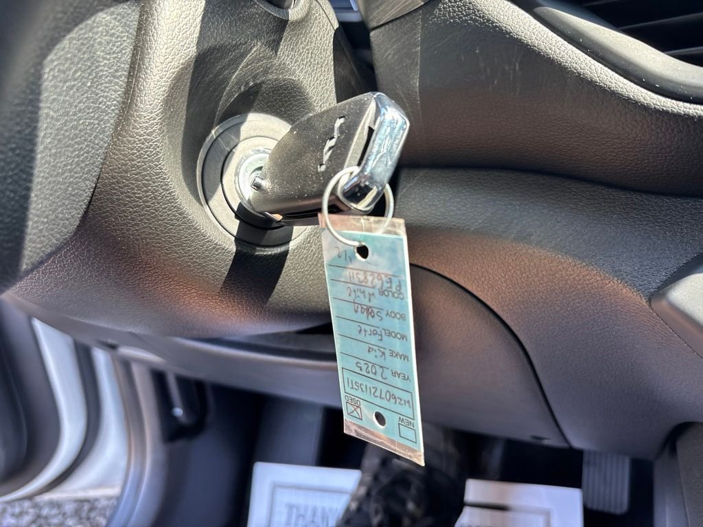 Used 2023 White Kia LXS image 26