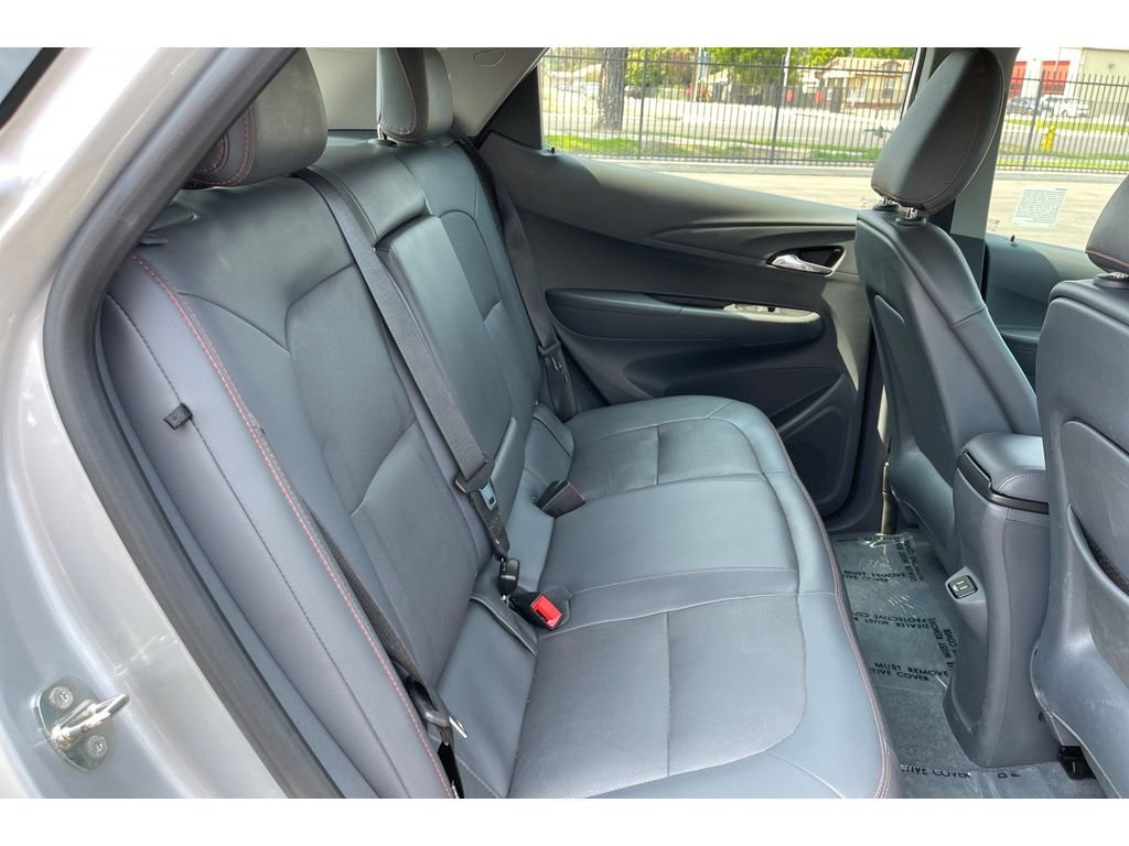 Used 2017 Silver Ice Metallic Chevrolet Premier image 18