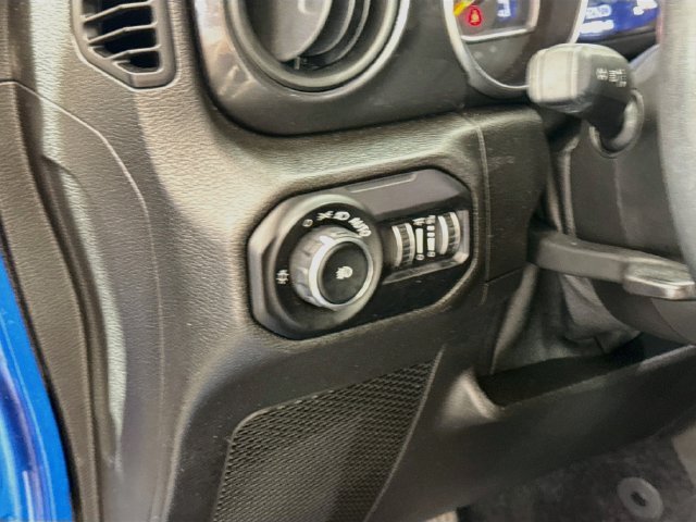 Used 2021 Blue Jeep Unlimited Sport Altitude image 10