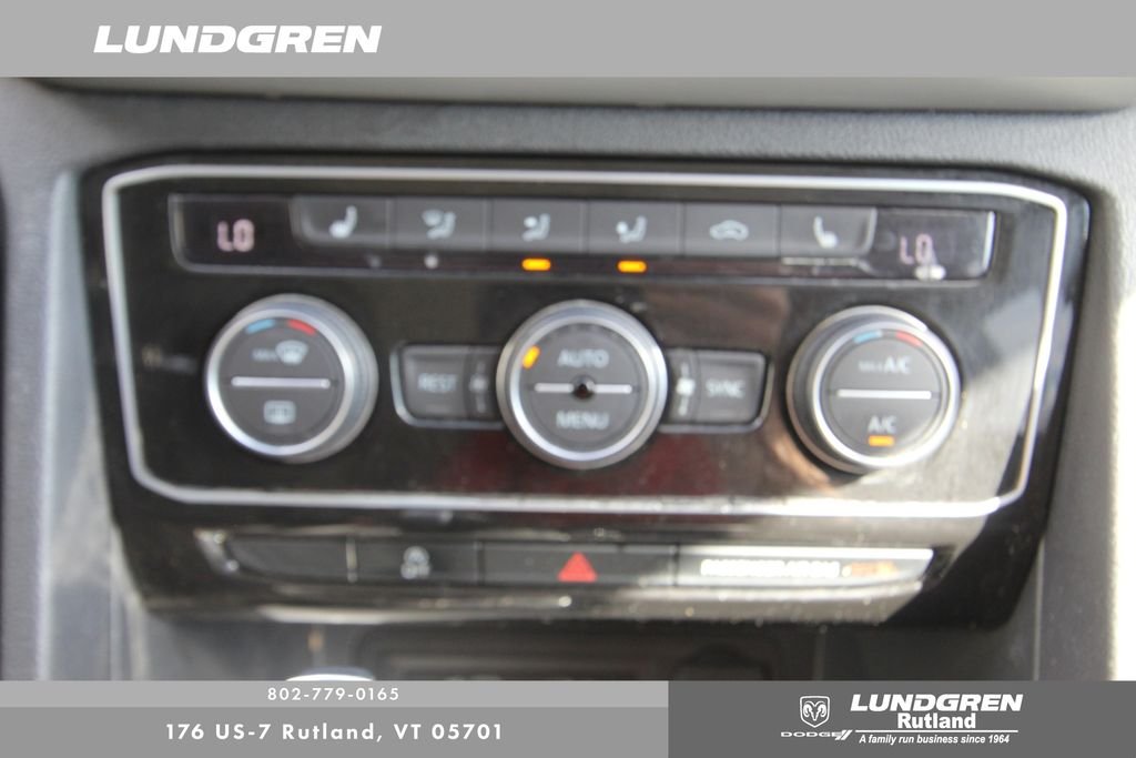 Used 2022 Black Volkswagen 3.6L V6 SE w/Technology image 37