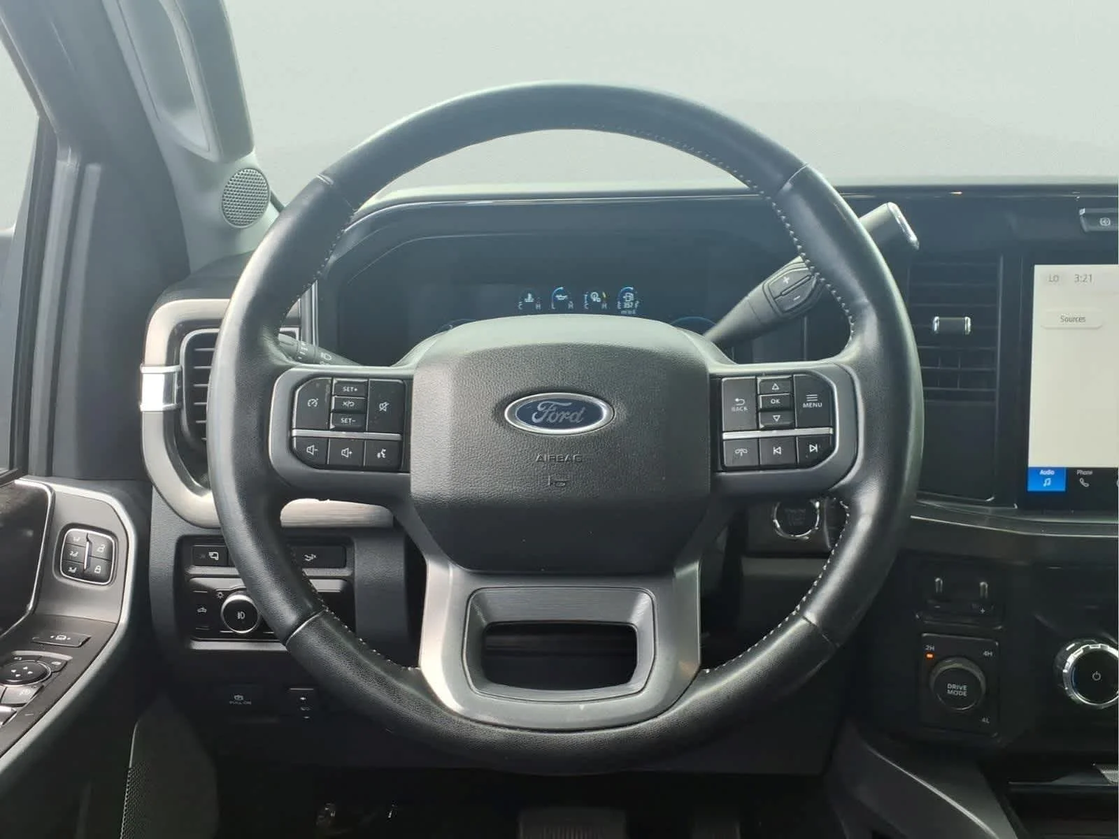 Used 2024 Carbonized Gray Metallic Ford LARIAT image 18