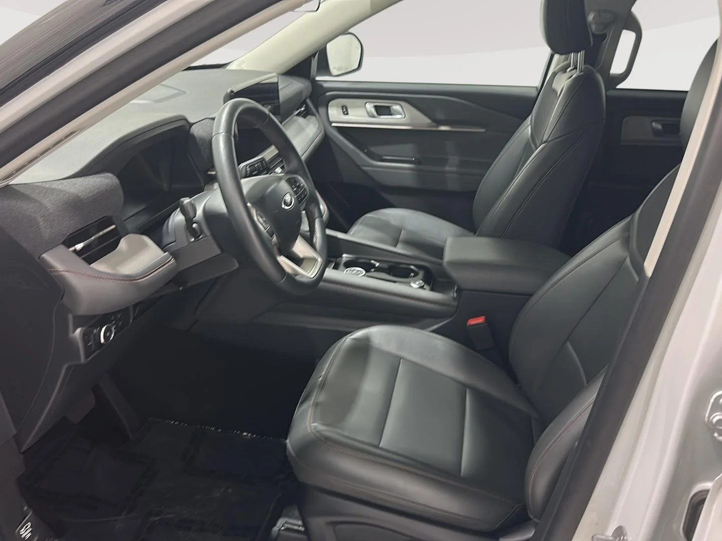 Used 2025 White Ford Active image 18