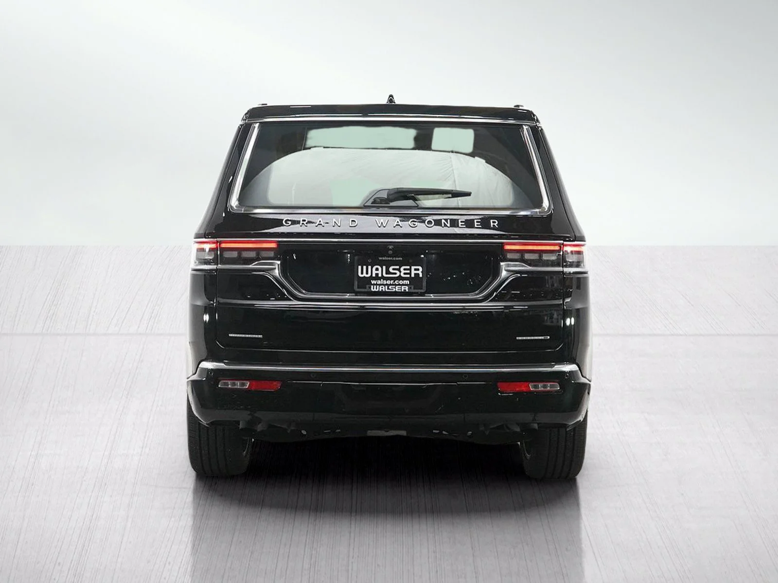 Used 2023 Diamond Black Crystal Pearlcoat Jeep Series III image 4