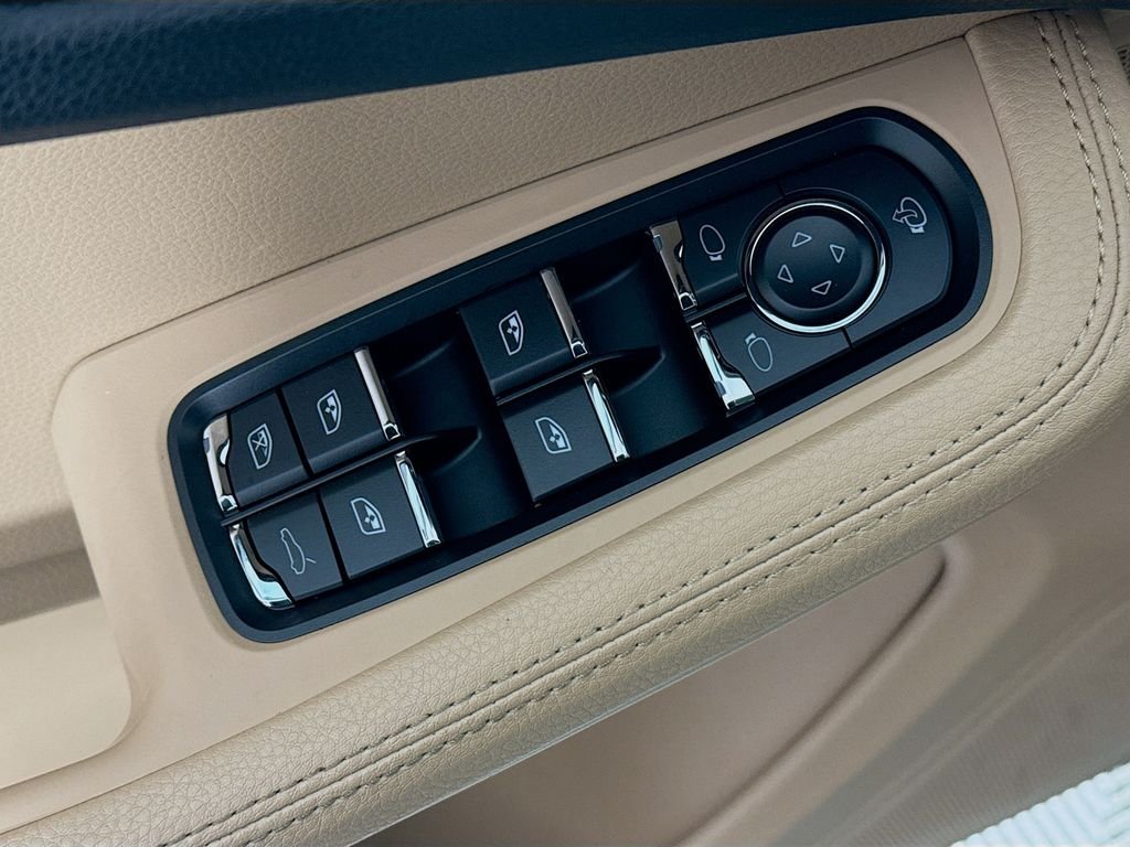 Used 2023 White Porsche  image 19