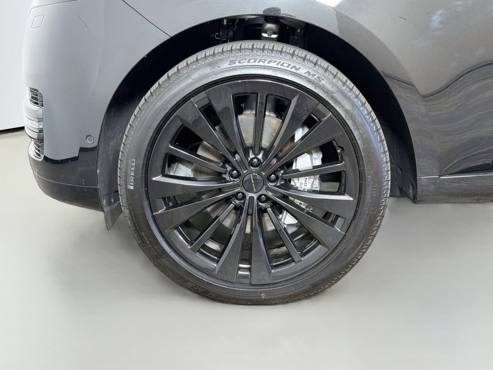 New 2026 Santorini Black LAND ROVER SE 7 Seats image 36