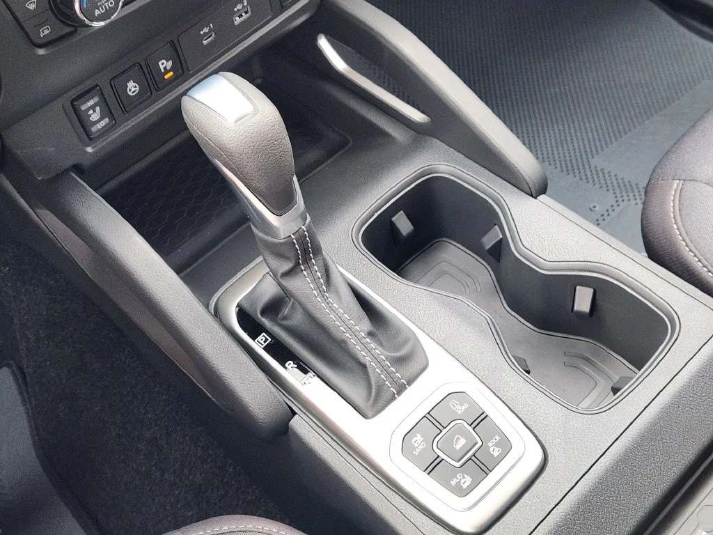 New 2027 Glacier White Nissan Crew Cab SV image 18