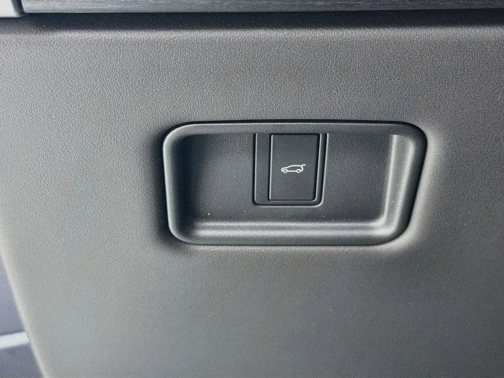 New 2026 Santorini Black Land Rover SE image 10