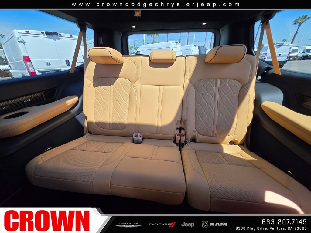New 2026 High Gloss Black Exterior Paint Jeep Summit Reserve image 12