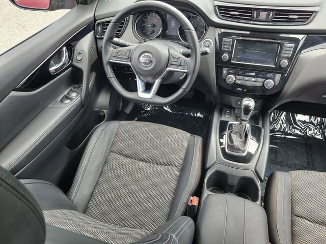 Used 2022 Red Nissan SV image 13