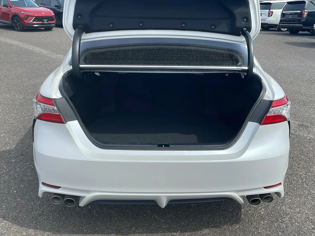 2020 Toyota Camry XSE - Photo 9