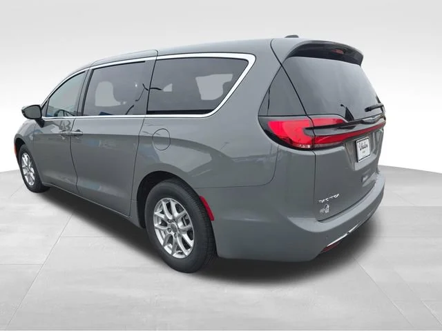 Used 2025 Gray Chrysler Select image 3