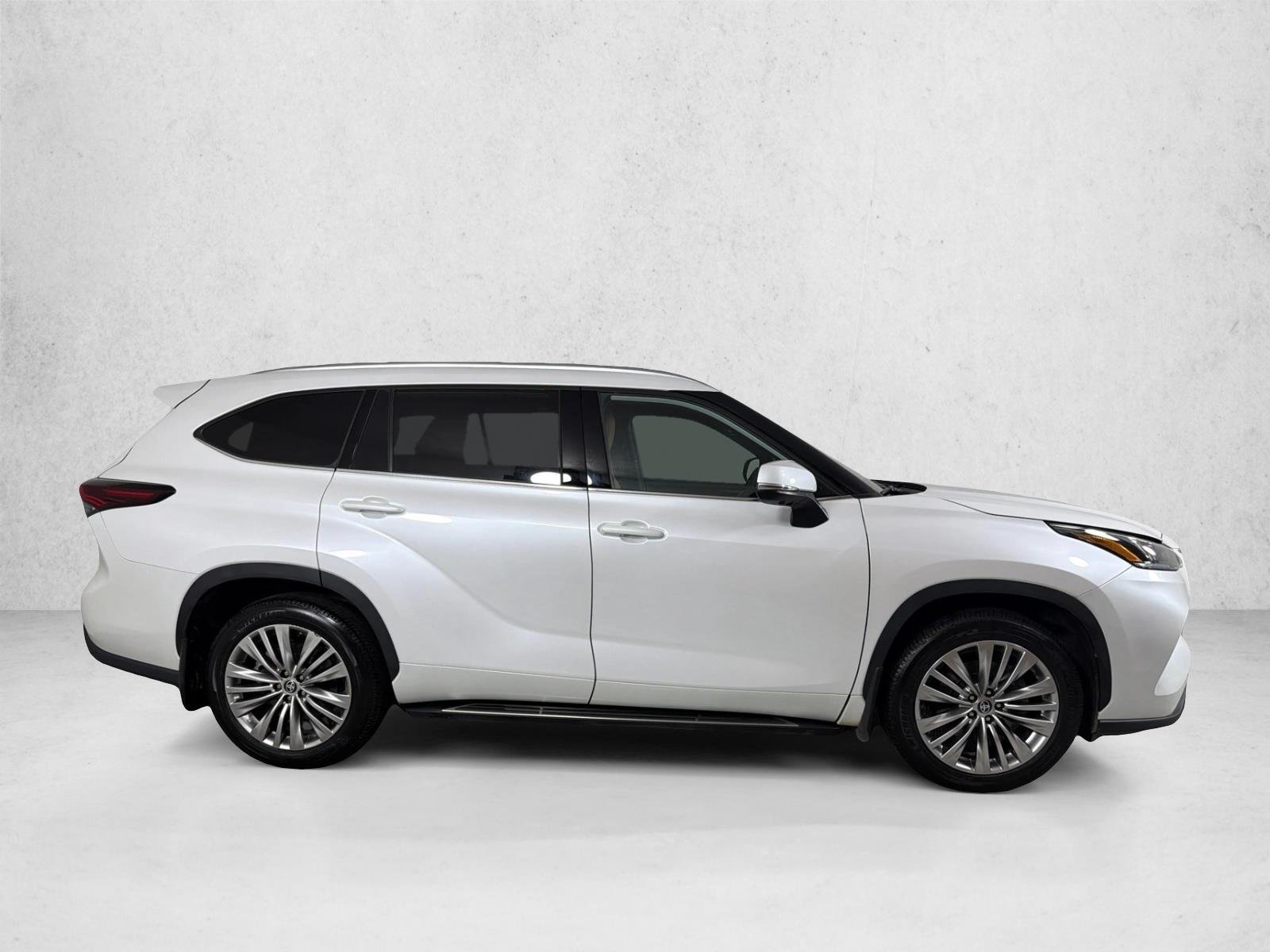 Used 2024 Wind Chill Pearl Toyota Platinum image 4