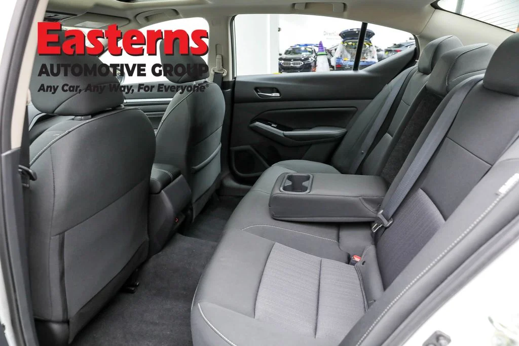 Used 2022 White Nissan 2.5 SV image 21