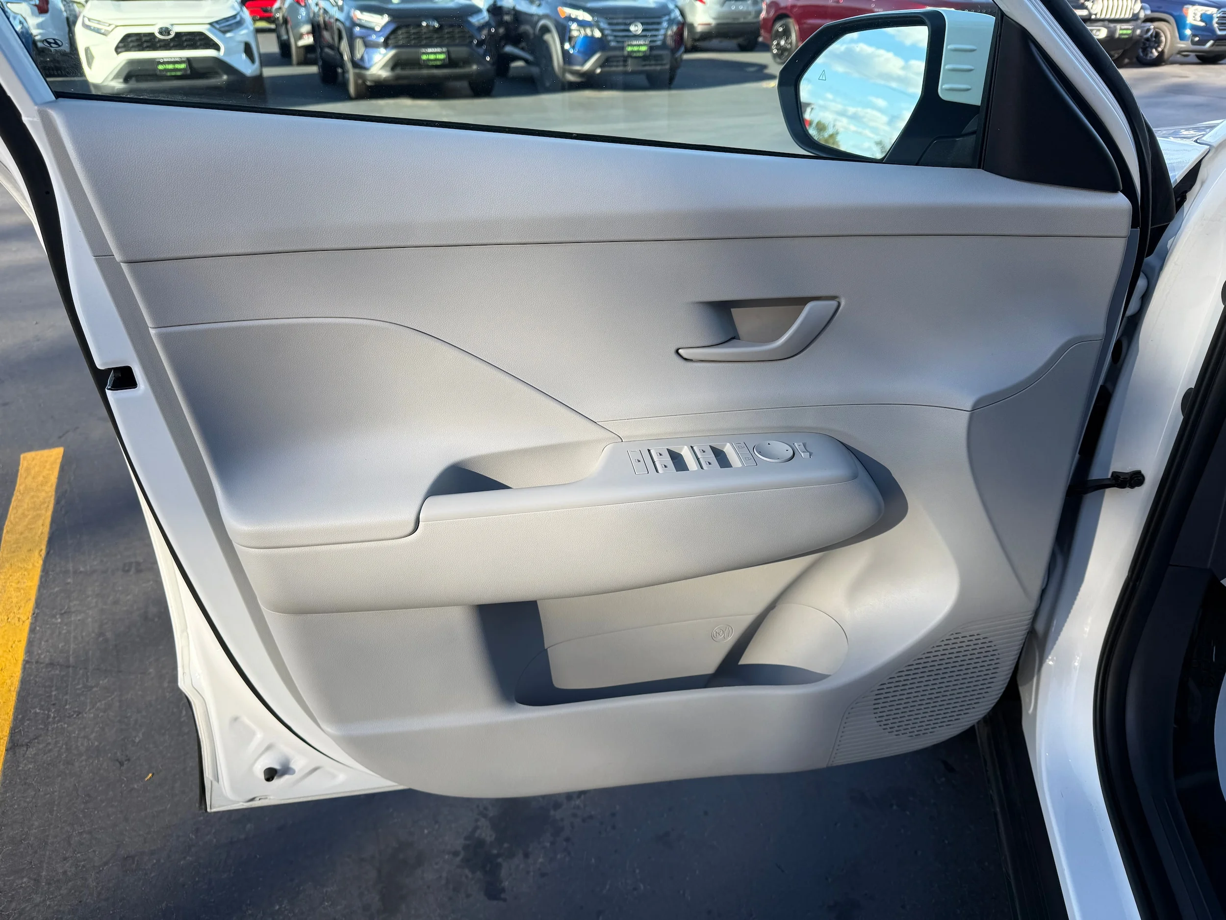 Used 2025 Atlas White Hyundai SEL image 12