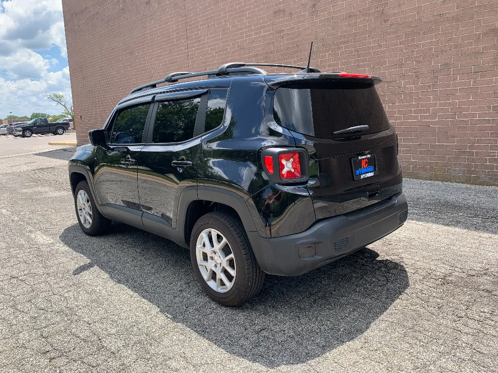 Used 2021 Black Clearcoat Jeep Latitude image 3