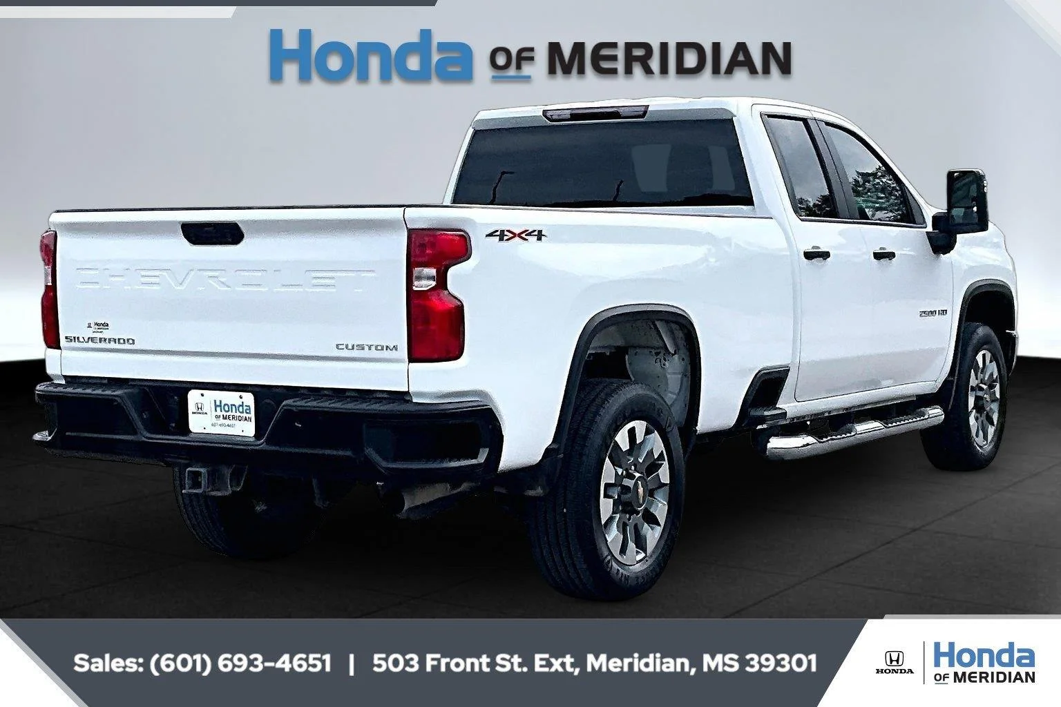 Used 2023 Summit White Chevrolet Custom image 11