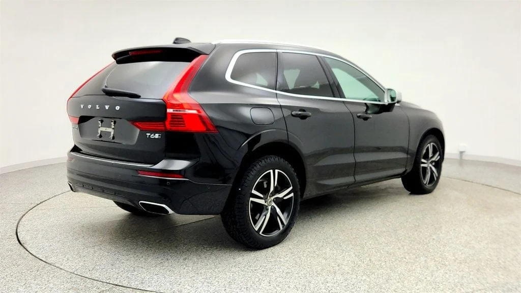 Used 2018 Onyx Black Metallic Volvo T6 AWD R-Design w/ Convenience/Advanced Pkgs + 4 Corner Air Susp image 5