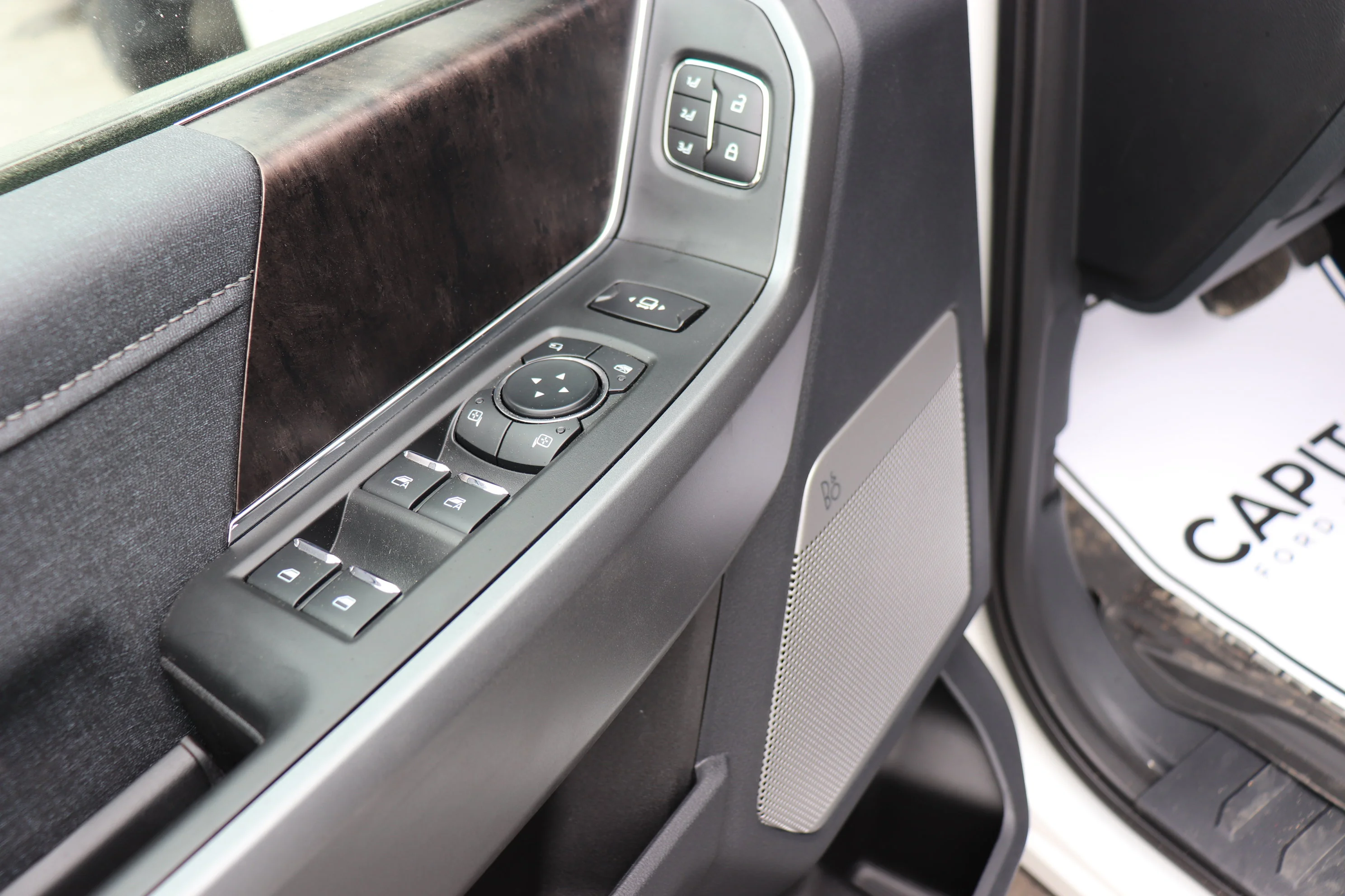 New 2026 STAR WHITE METALLIC Ford LARIAT image 9