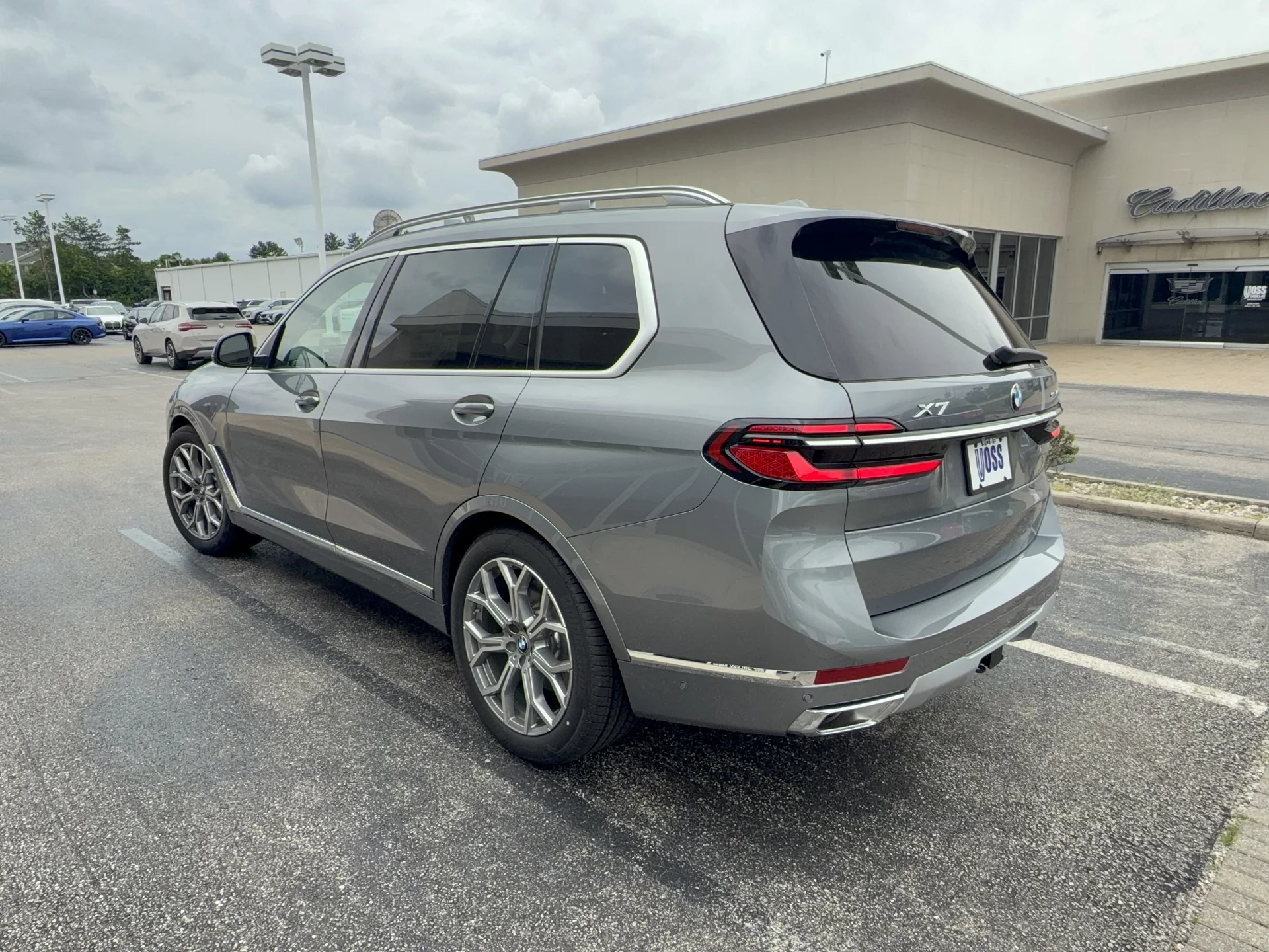 New 2026 Skyscraper Grey Metallic BMW xDrive40i image 7