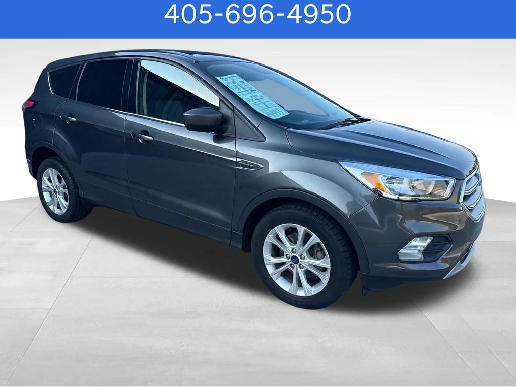 Pre-Owned 2017 Ford Escape SE