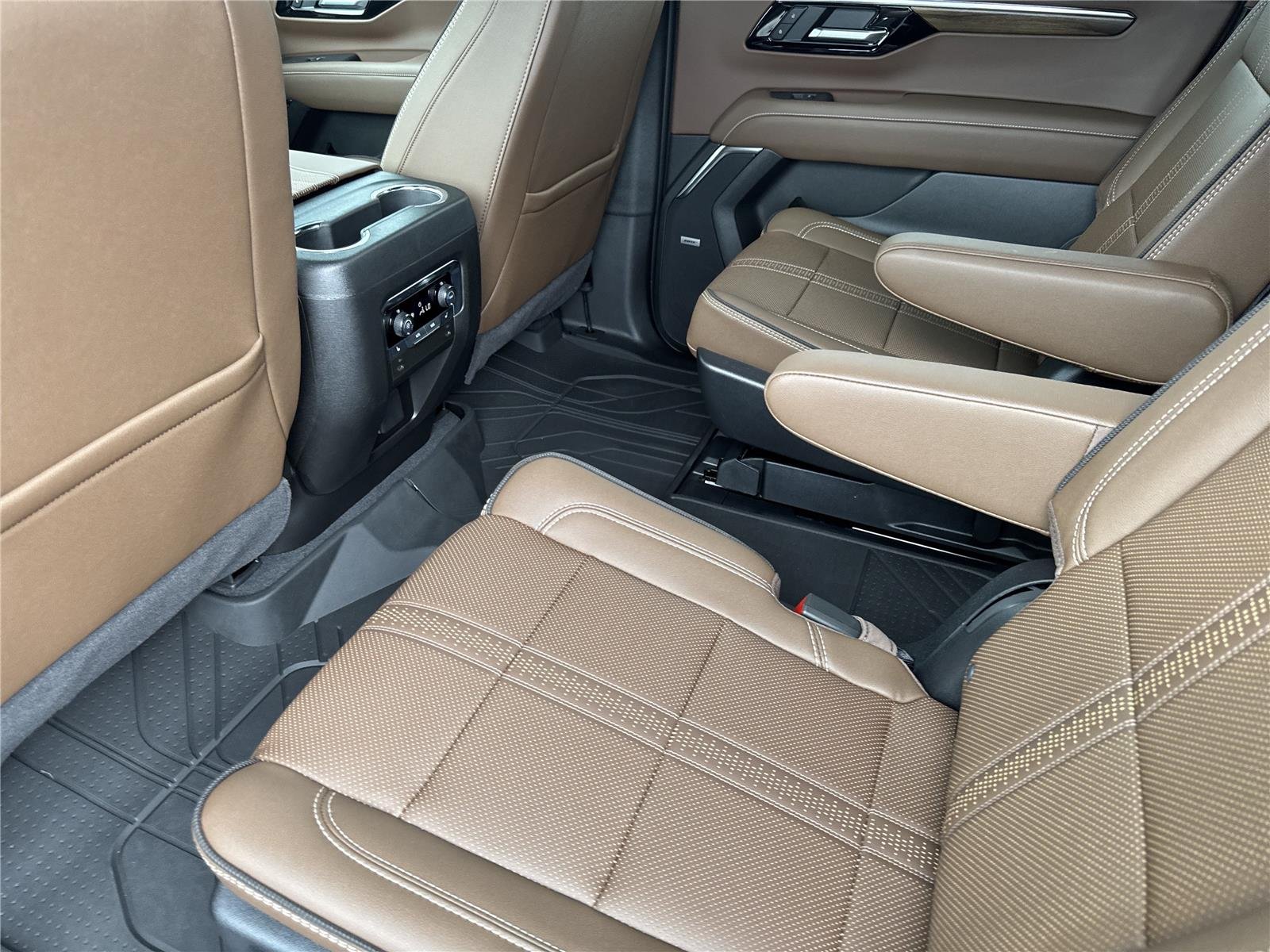 2026 Chevrolet Suburban High Country - Photo 34