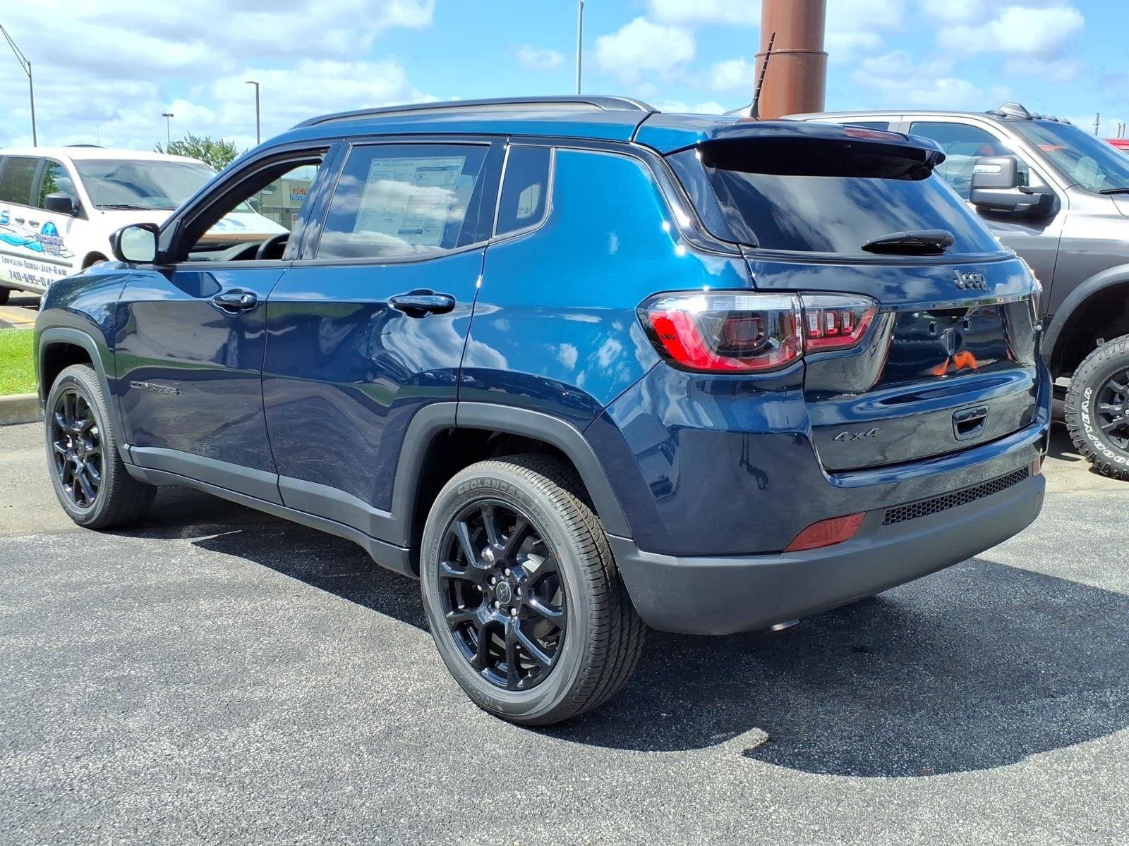 New 2026 Fathom Blue Pearl Coat Jeep Latitude Altitude image 4