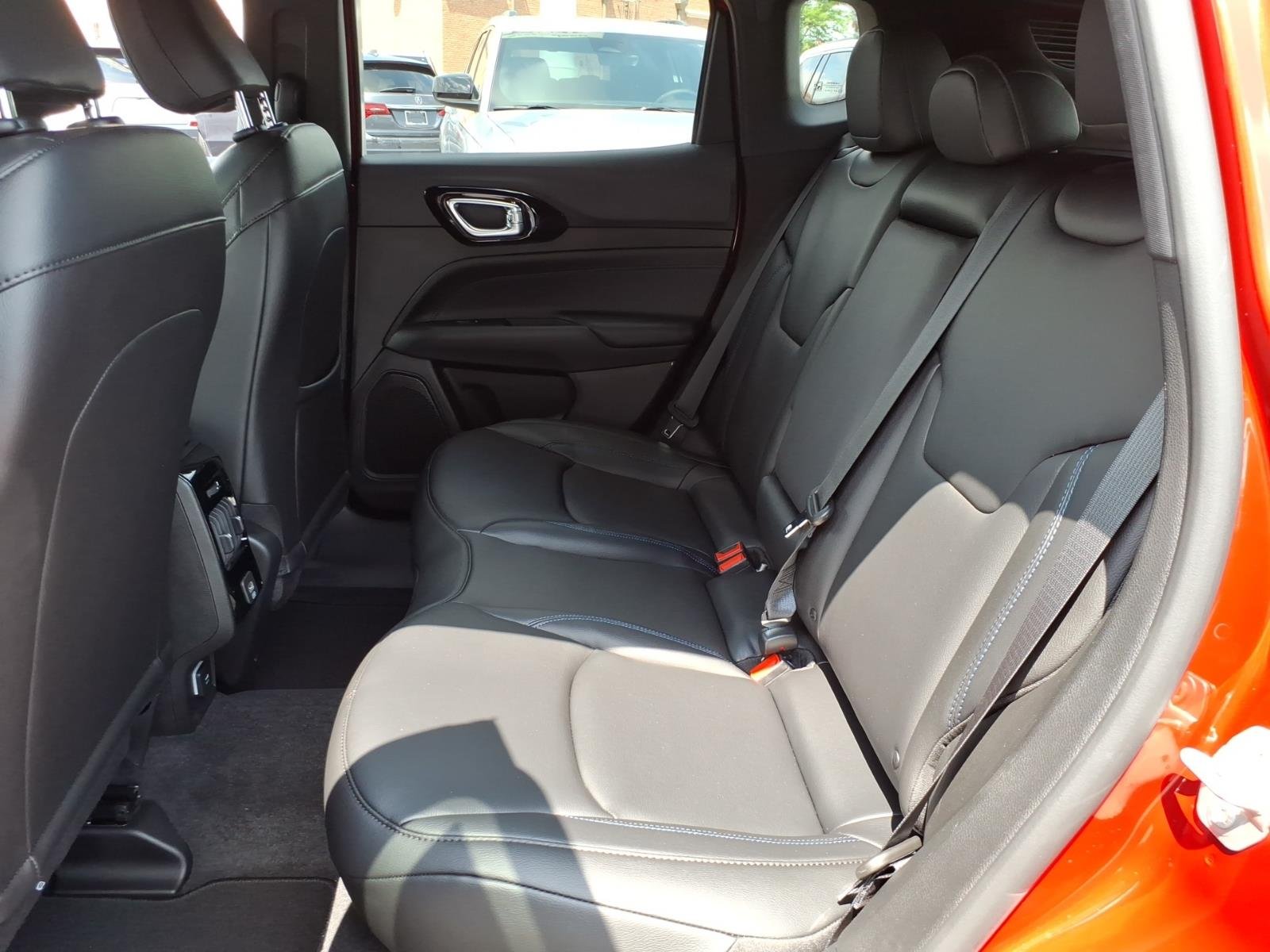 New 2026 Red Hot Pearl-Coat Exterior Paint Jeep Limited Altitude image 6