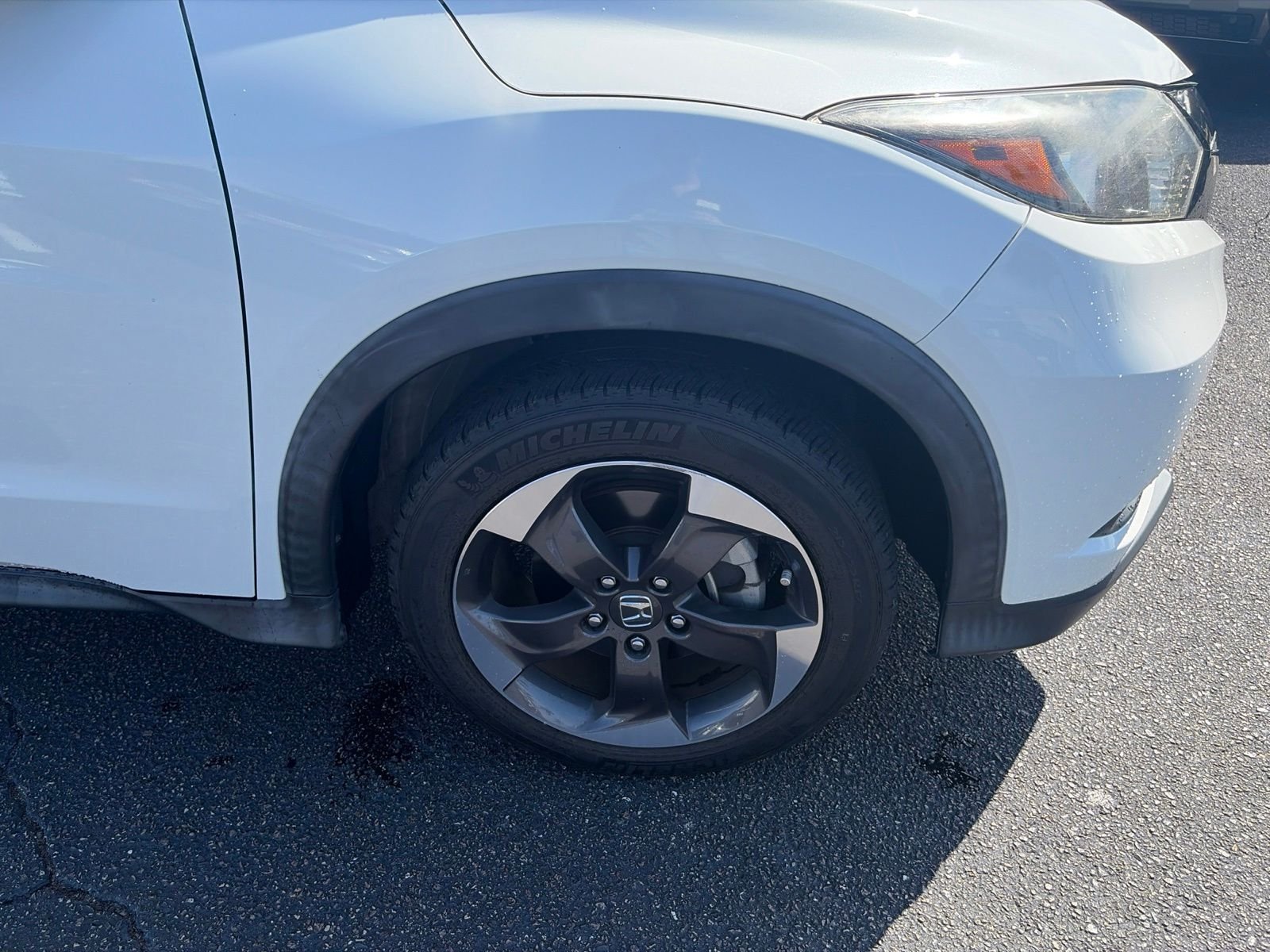 Used 2018 White Honda EX image 9