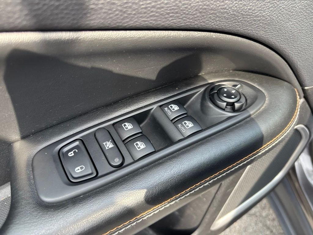 Used 2017 Gray Jeep Latitude image 17