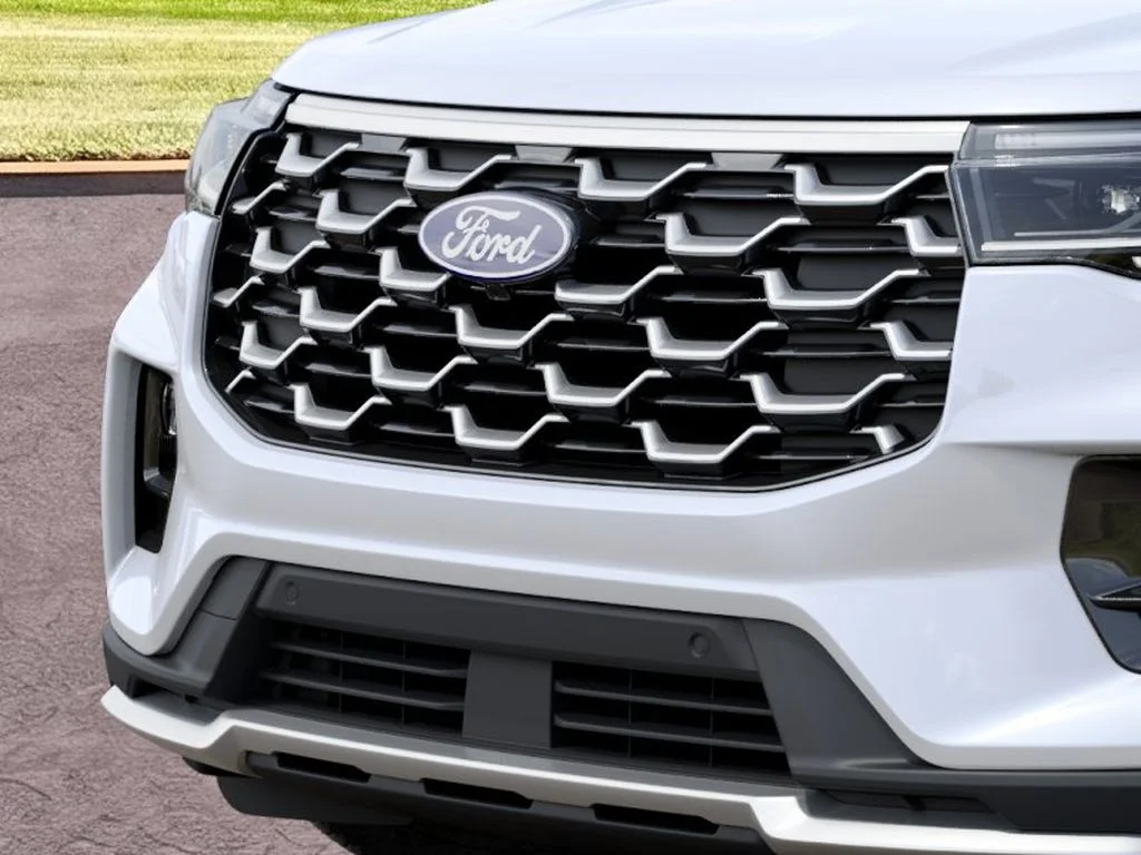 New 2027 Star White Metallic Tri-Coat Ford Platinum® image 17