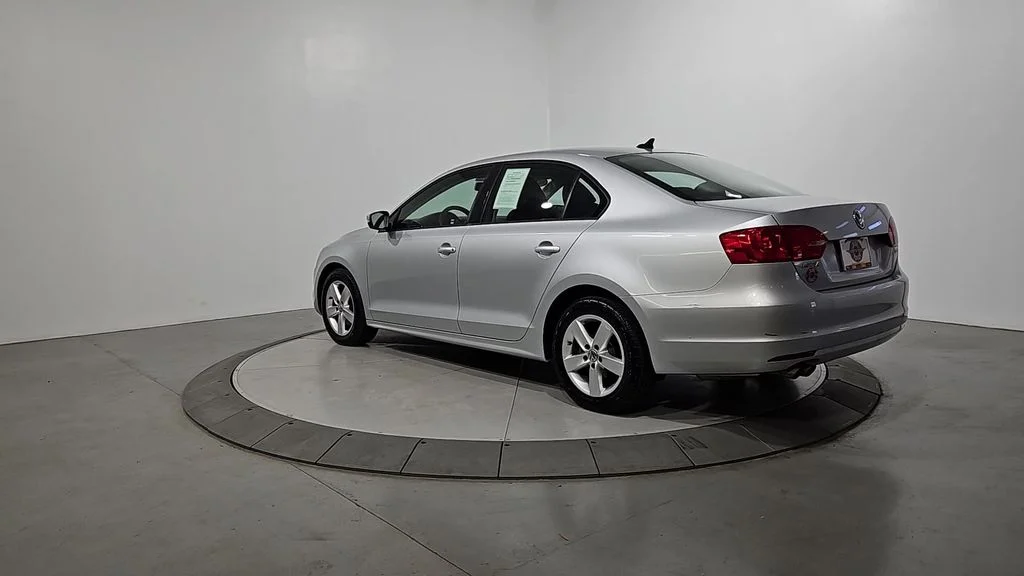 Used 2012 Silver Volkswagen TDI image 3