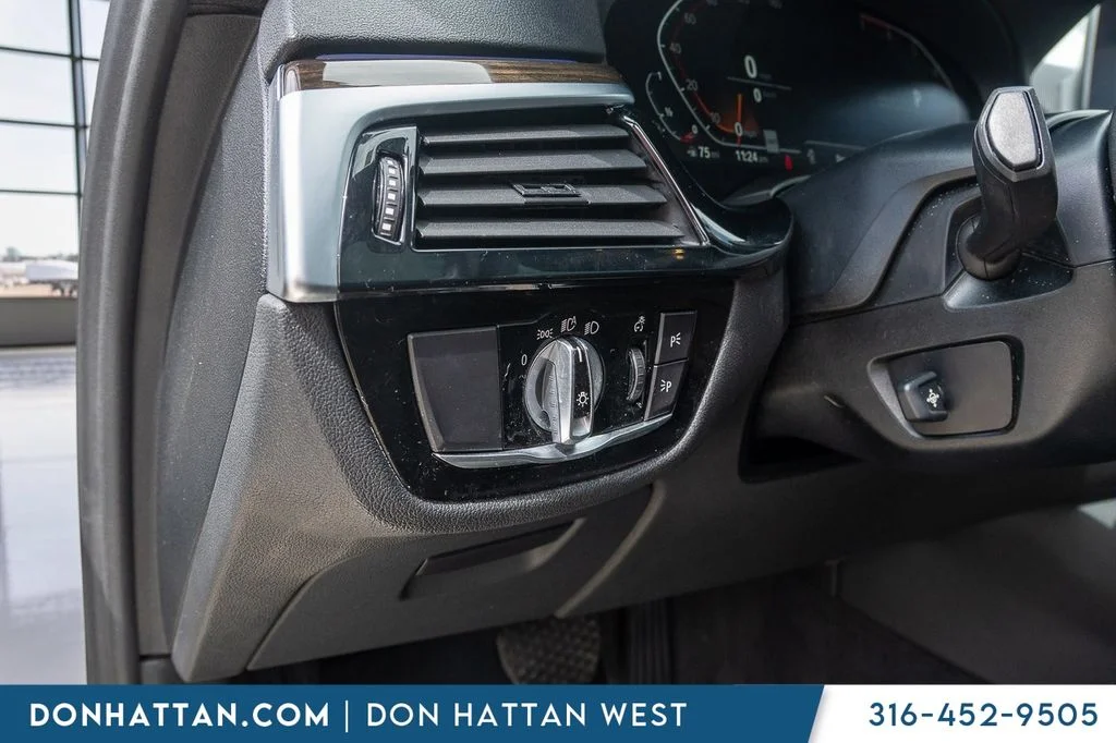 Used 2020 White BMW 530i image 22