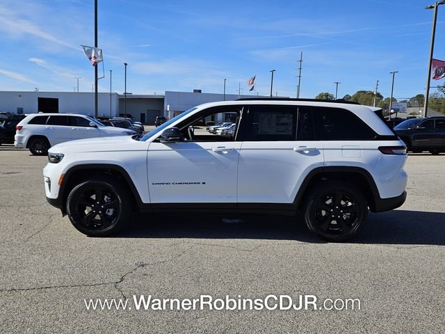 New 2025 Bright White Clear-Coat Exterior Paint Jeep Limited image 4