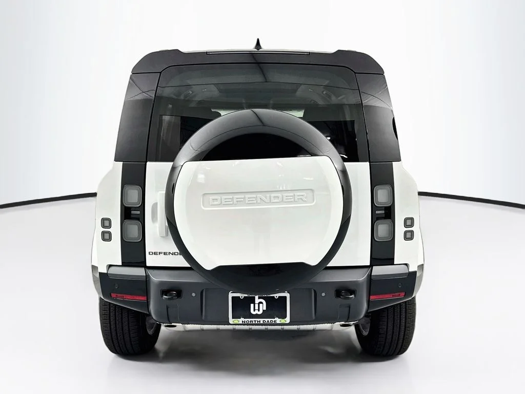 New 2026 Fuji White Land Rover X-Dynamic SE image 6