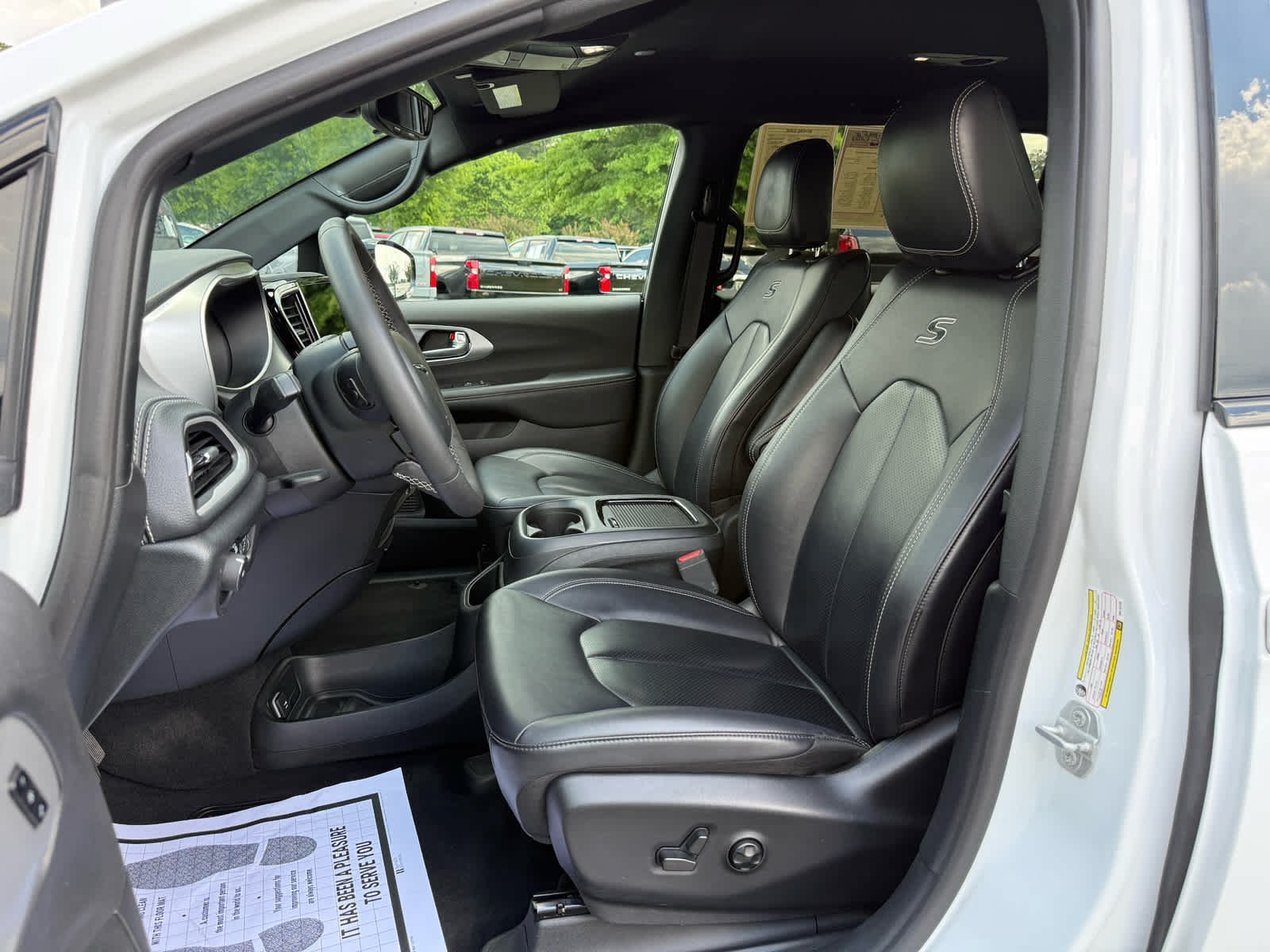 Used 2024 Bright White Clearcoat Chrysler Hybrid S Appearance Pkg image 12