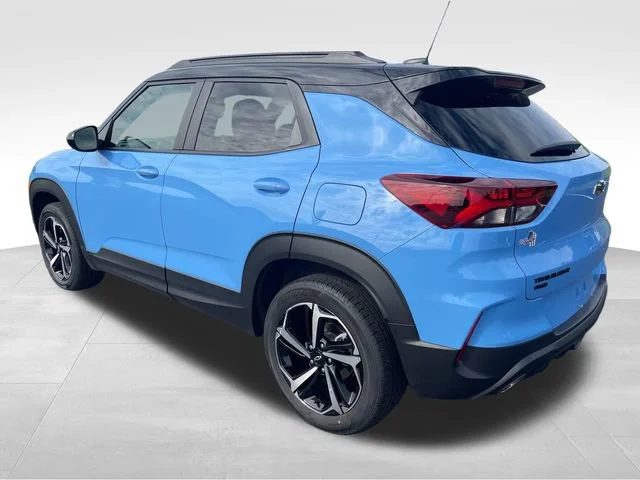 Used 2023 Fountain Blue Chevrolet RS image 3